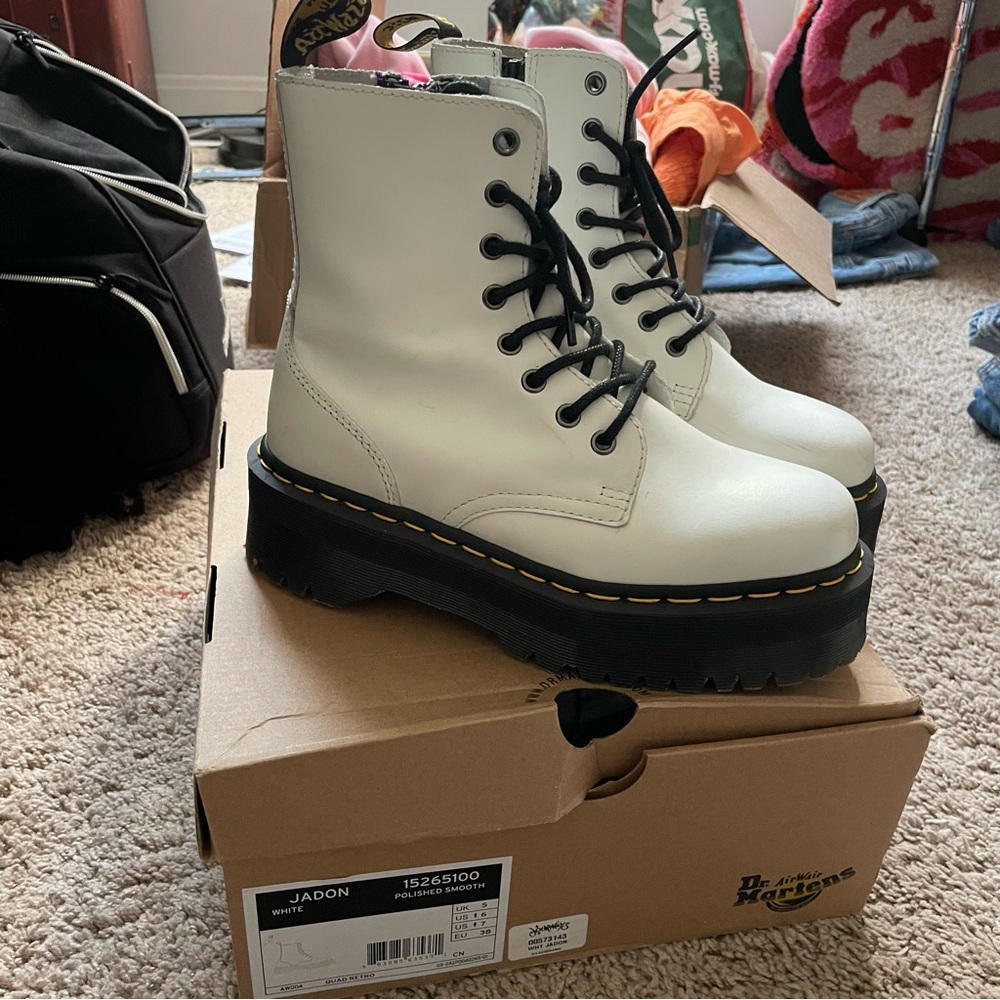 NWT Jadon platform doc martens